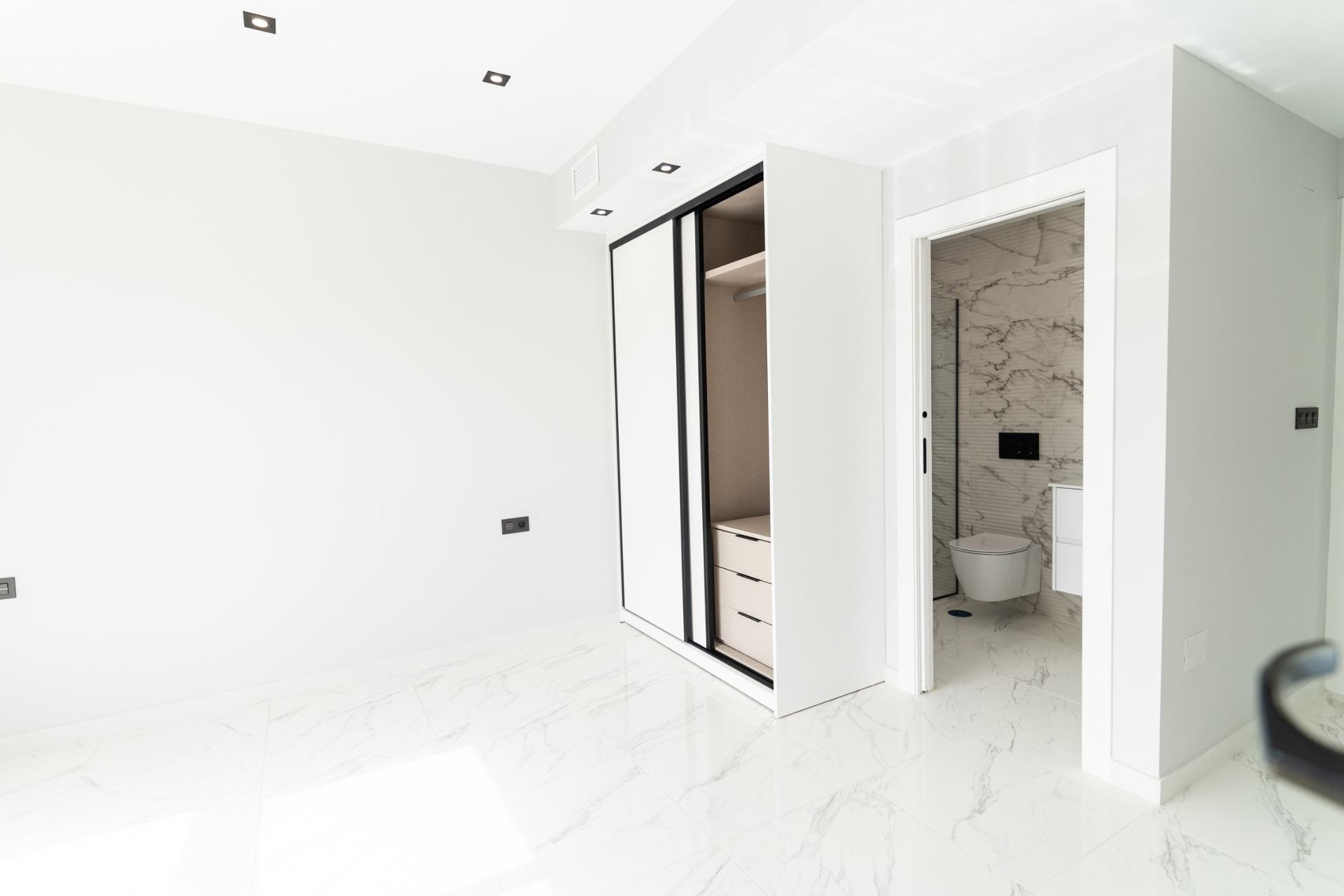 For sale - 4 Bedroom 3 Bathroom Villa in Orihuela Costa - Punta Prima  - Alicante