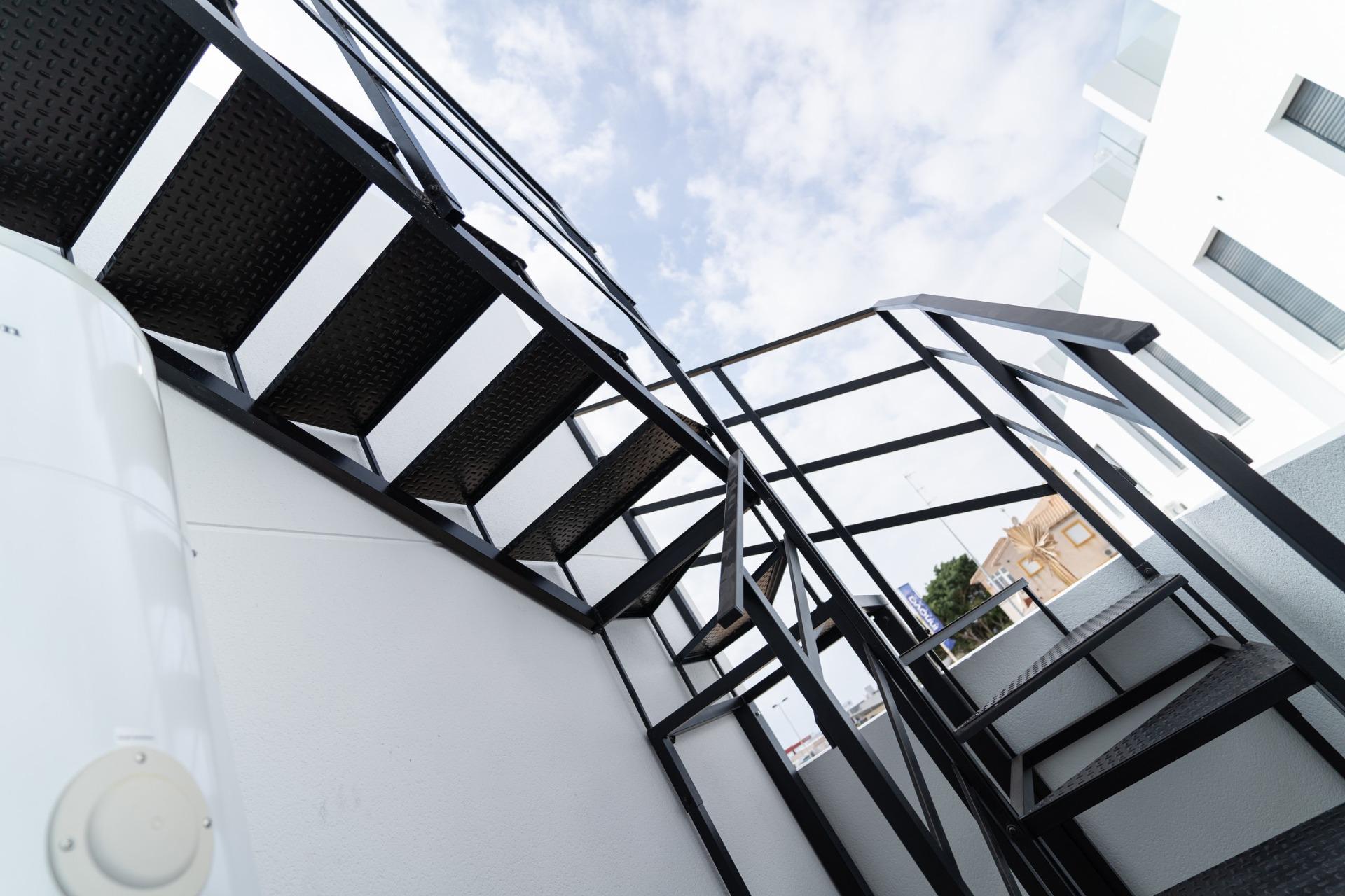 For sale - 4 Bedroom 3 Bathroom Villa in Orihuela Costa - Punta Prima  - Alicante