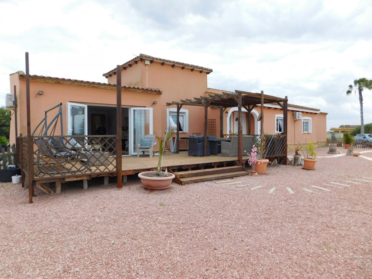 For sale - 3 Bedroom 2 Bathroom House - Detached Villa in Dolores - Dolores Centro  - Alicante