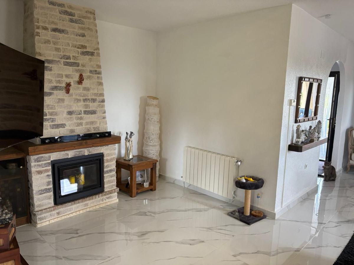 For sale - 5 Bedroom 4 Bathroom House - Detached Villa in Algorfa - Algorfa Centro  - Alicante