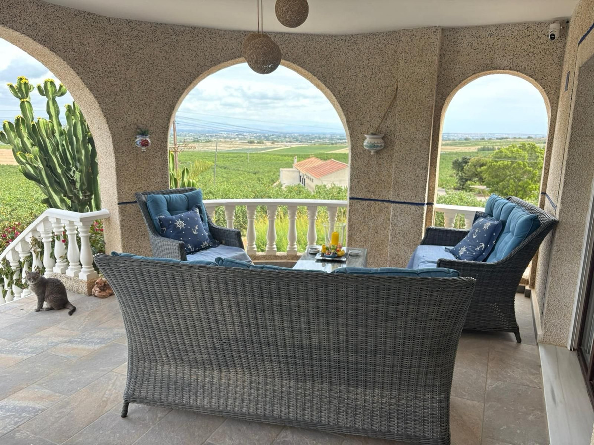 For sale - 5 Bedroom 4 Bathroom House - Detached Villa in Algorfa - Algorfa Centro  - Alicante