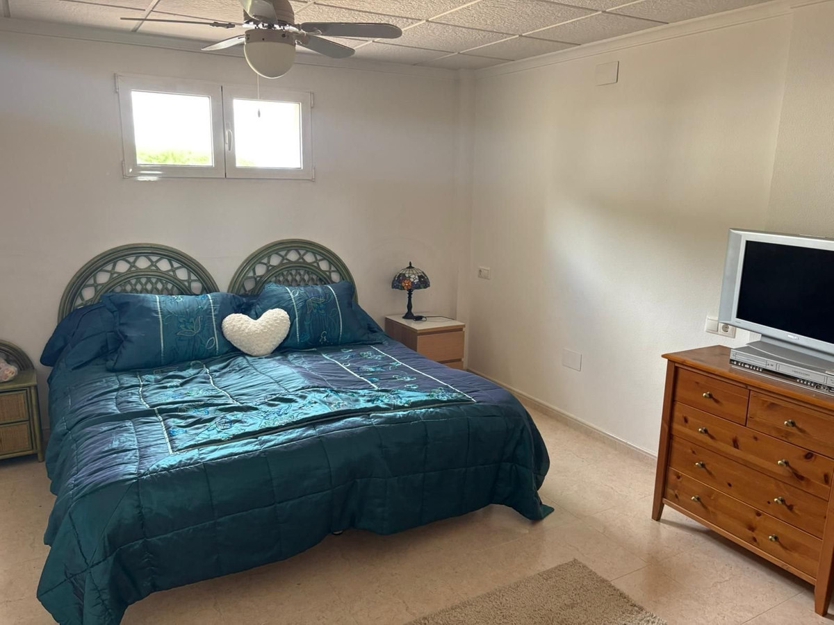 For sale - 5 Bedroom 4 Bathroom House - Detached Villa in Algorfa - Algorfa Centro  - Alicante