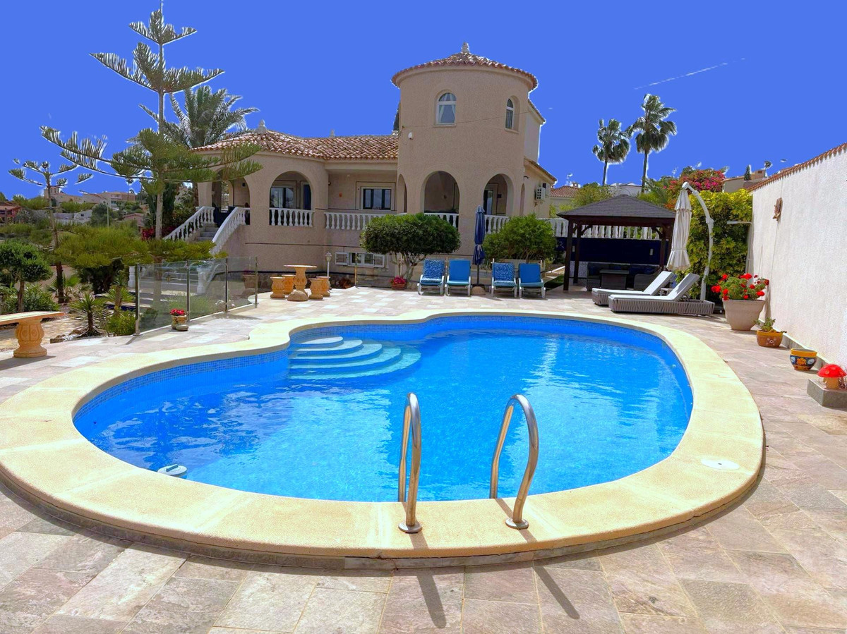For sale - 5 Bedroom 4 Bathroom House - Detached Villa in Almoradi - Almoradi Centro  - Alicante