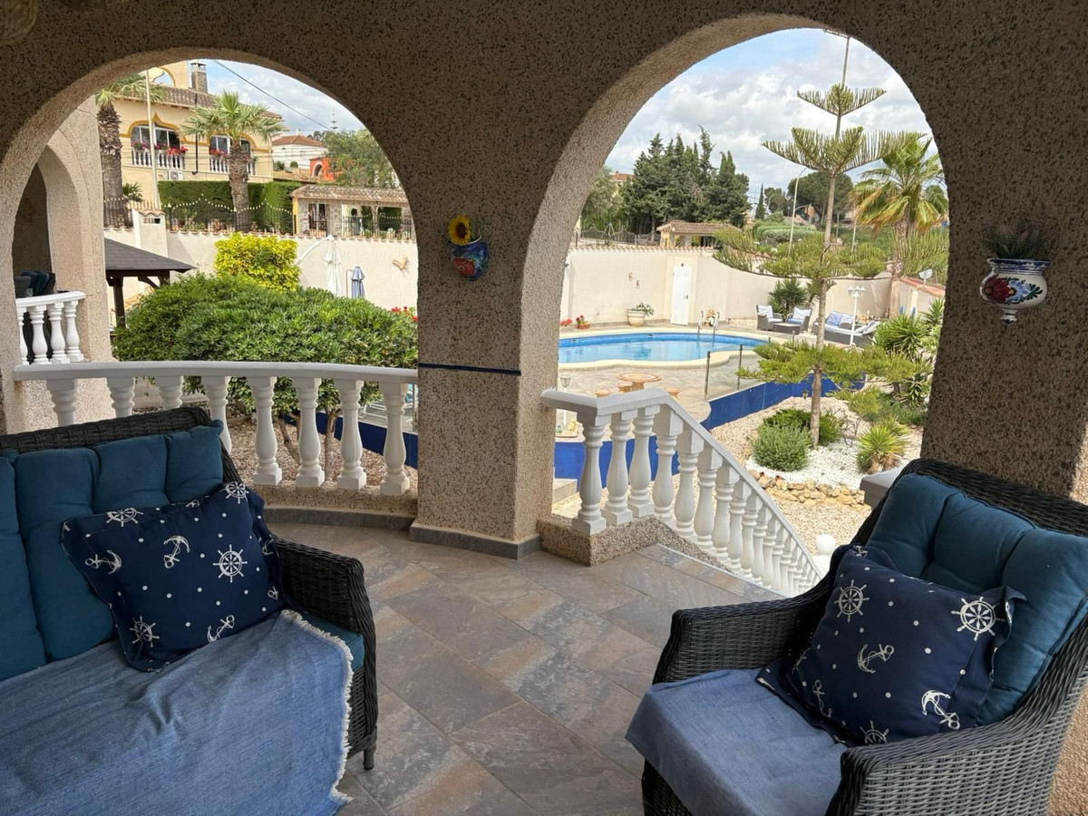 For sale - 5 Bedroom 4 Bathroom House - Detached Villa in Algorfa - Algorfa Centro  - Alicante