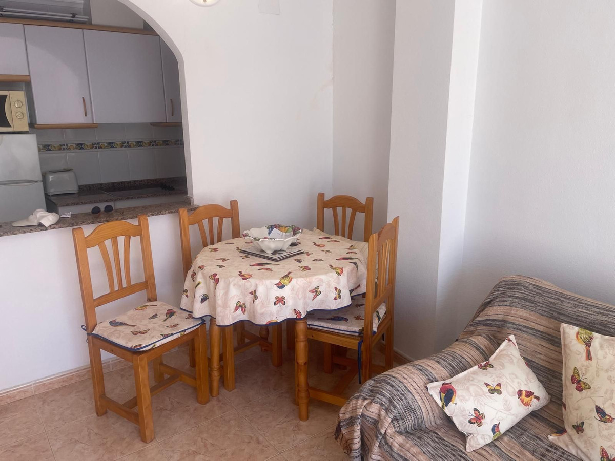 For sale - 2 Bedroom 1 Bathroom Apartment - Penthouse in Torrevieja - Torrevieja Centro  - Alicante