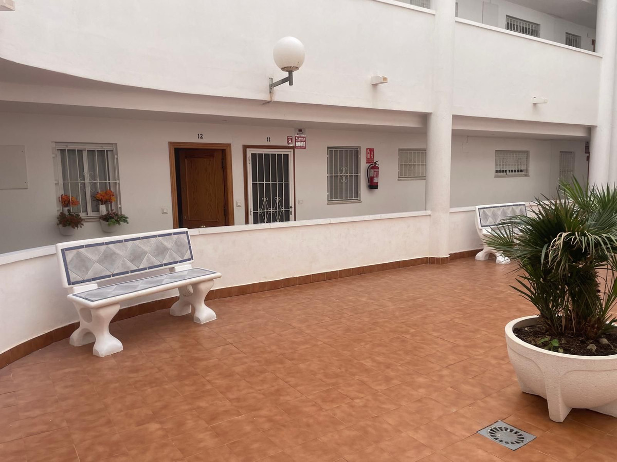For sale - 2 Bedroom 1 Bathroom Apartment - Penthouse in Torrevieja - Torrevieja Centro  - Alicante