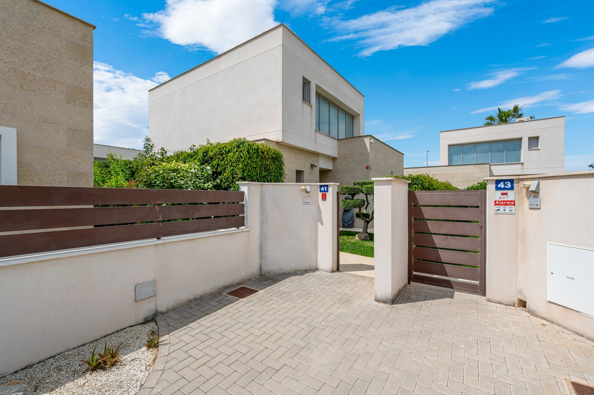 For sale - 3 Bedroom 2 Bathroom House - Detached Villa in Orihuela - Orihuela Costa  - Alicante