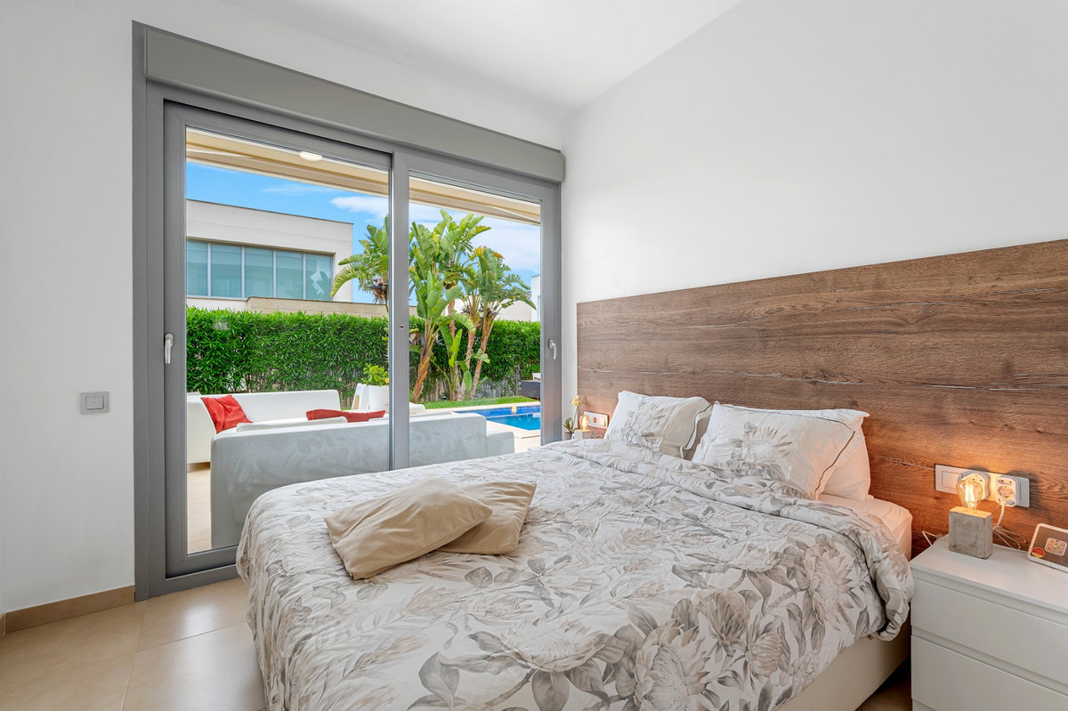 For sale - 3 Bedroom 2 Bathroom House - Detached Villa in Orihuela - Orihuela Costa  - Alicante