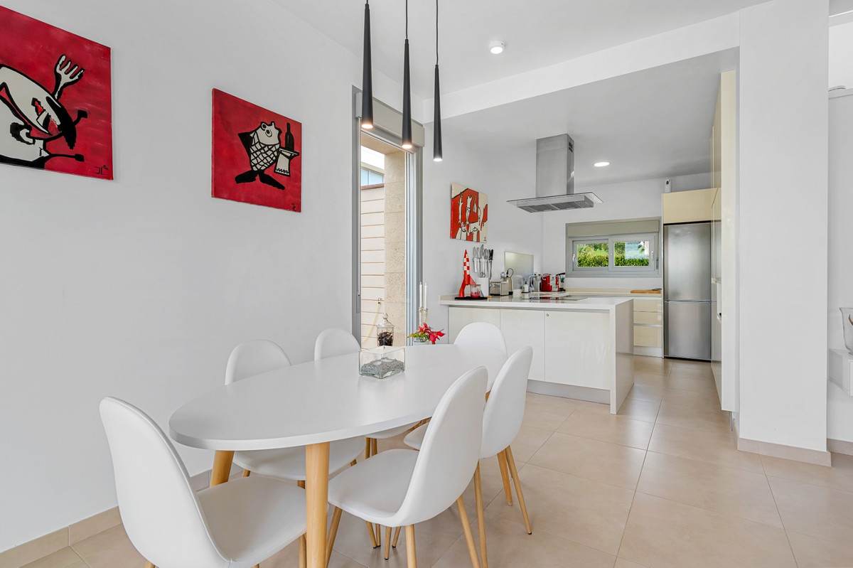 For sale - 3 Bedroom 2 Bathroom House - Detached Villa in Orihuela - Orihuela Costa  - Alicante