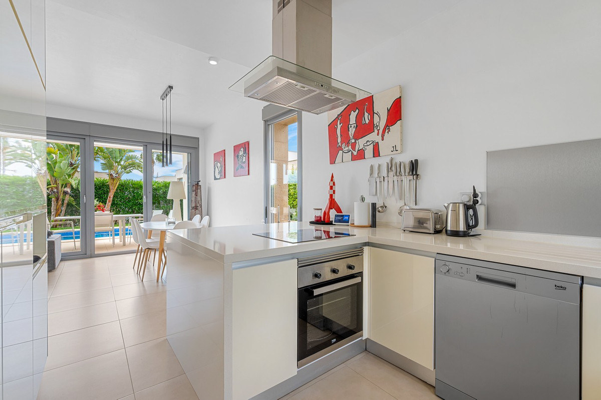For sale - 3 Bedroom 2 Bathroom House - Detached Villa in Orihuela - Orihuela Costa  - Alicante