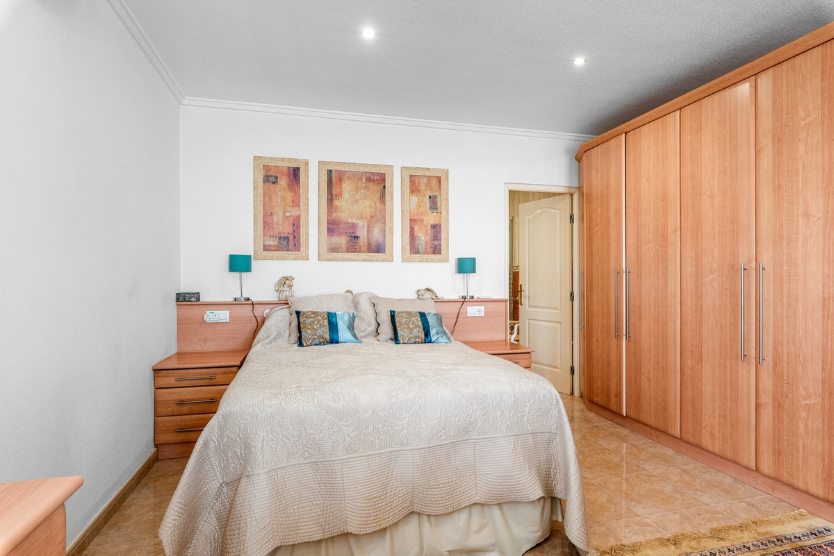 For sale - 7 Bedroom 6 Bathroom House - Detached Villa in Rojales - Ciudad Quesada  - Alicante