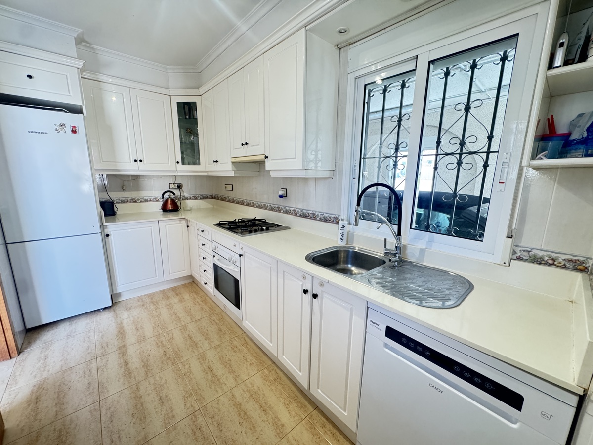 For sale - 5 Bedroom 3 Bathroom Villa in San Miguel De Salinas - , San Miguel De Salinas, Alicante, Spain - Alicante