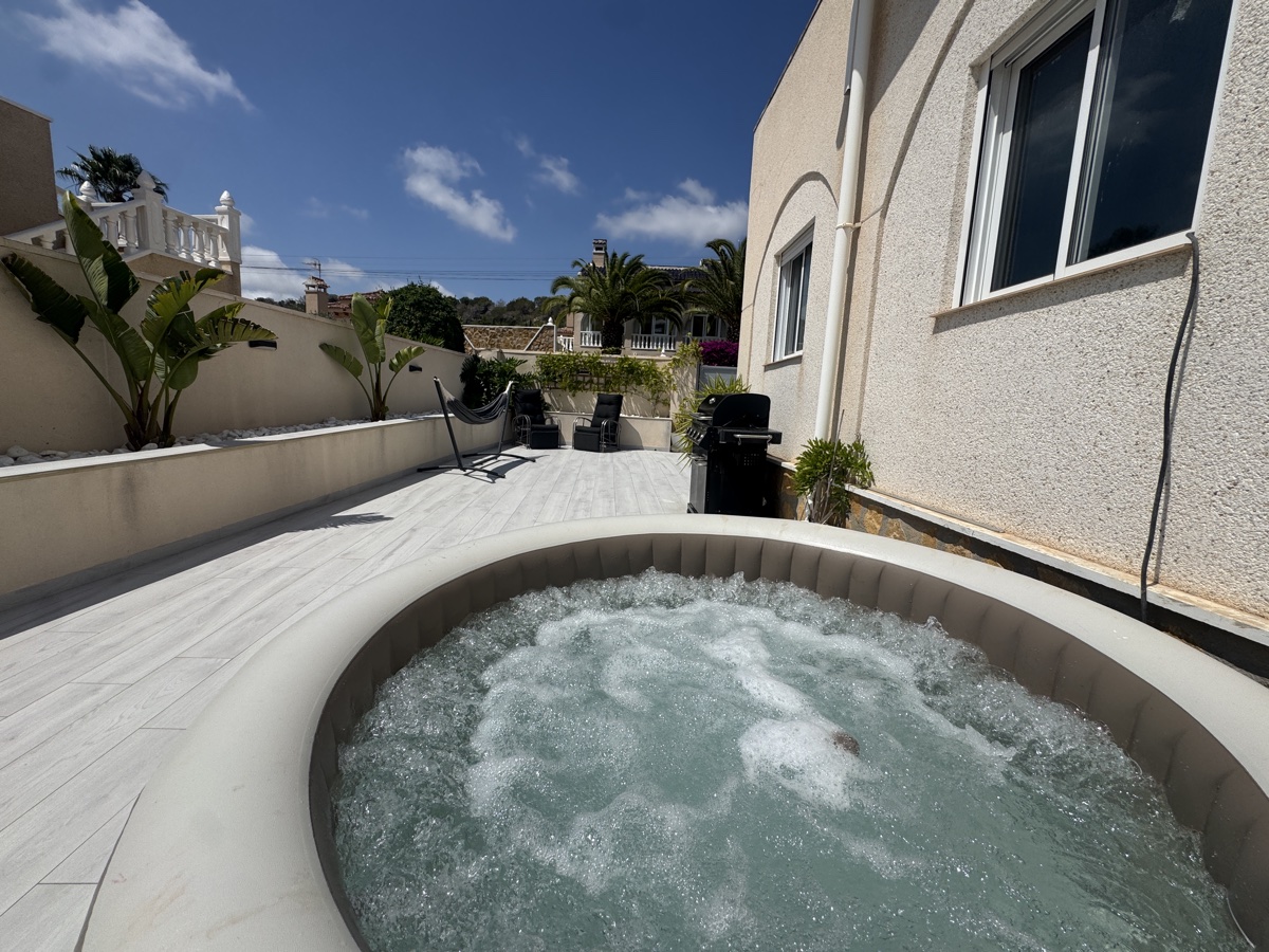 For sale - 5 Bedroom 3 Bathroom Villa in San Miguel De Salinas - , San Miguel De Salinas, Alicante, Spain - Alicante