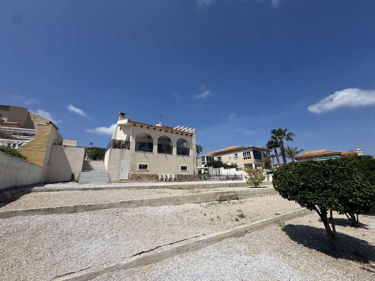 For sale - 5 Bedroom 3 Bathroom Villa in San Miguel De Salinas - , San Miguel De Salinas, Alicante, Spain - Alicante