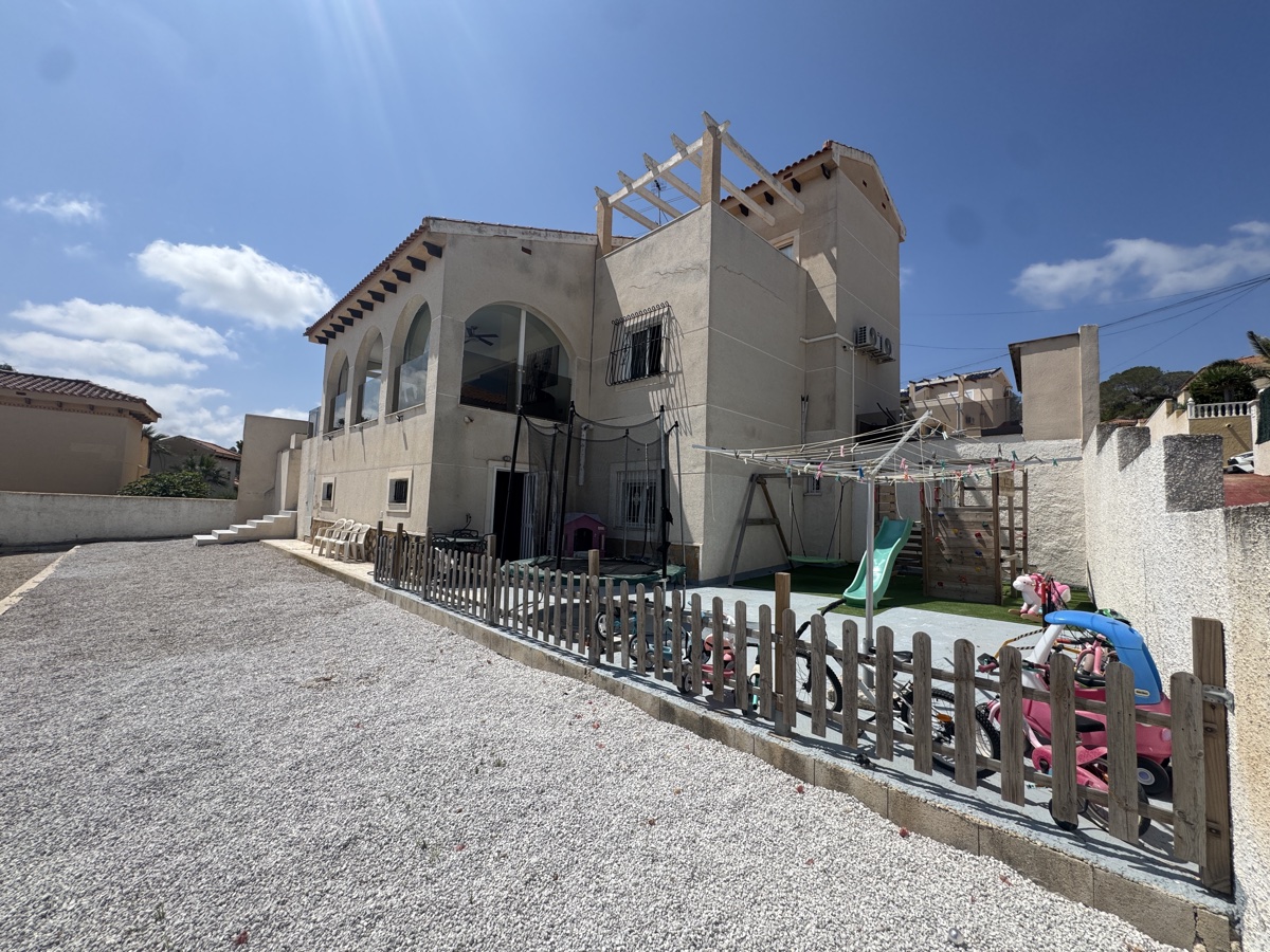 For sale - 5 Bedroom 3 Bathroom Villa in San Miguel De Salinas - , San Miguel De Salinas, Alicante, Spain - Alicante