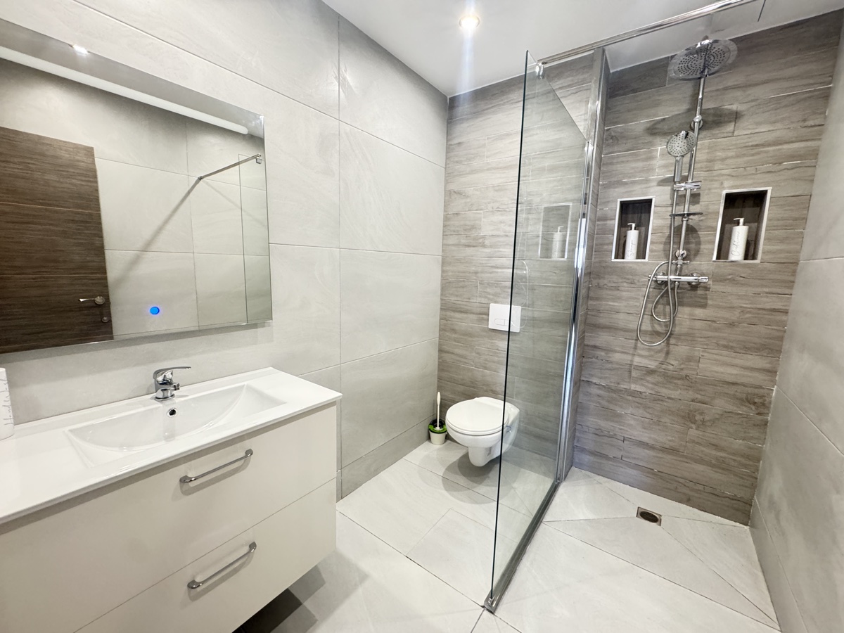 For sale - 5 Bedroom 3 Bathroom Villa in San Miguel De Salinas - , San Miguel De Salinas, Alicante, Spain - Alicante