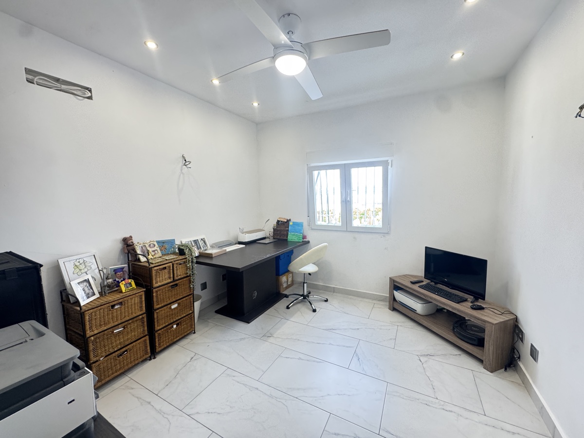 For sale - 5 Bedroom 3 Bathroom Villa in San Miguel De Salinas - , San Miguel De Salinas, Alicante, Spain - Alicante