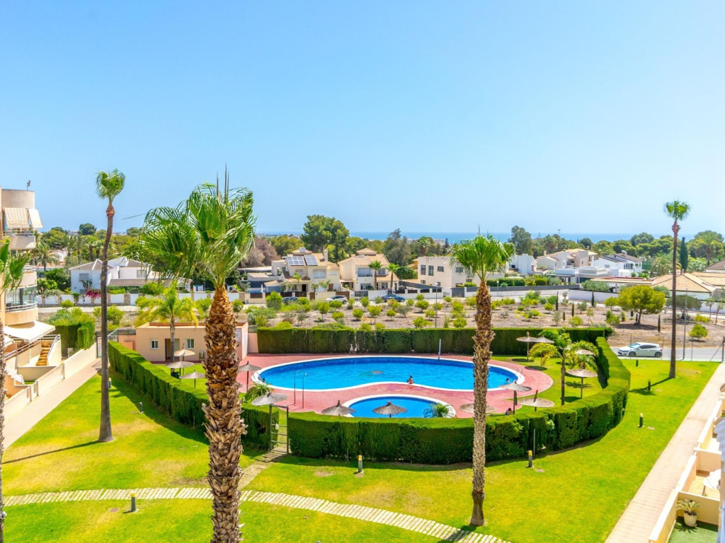 3 Bedroom 2 Bathroom Apartment in Cabo Roig