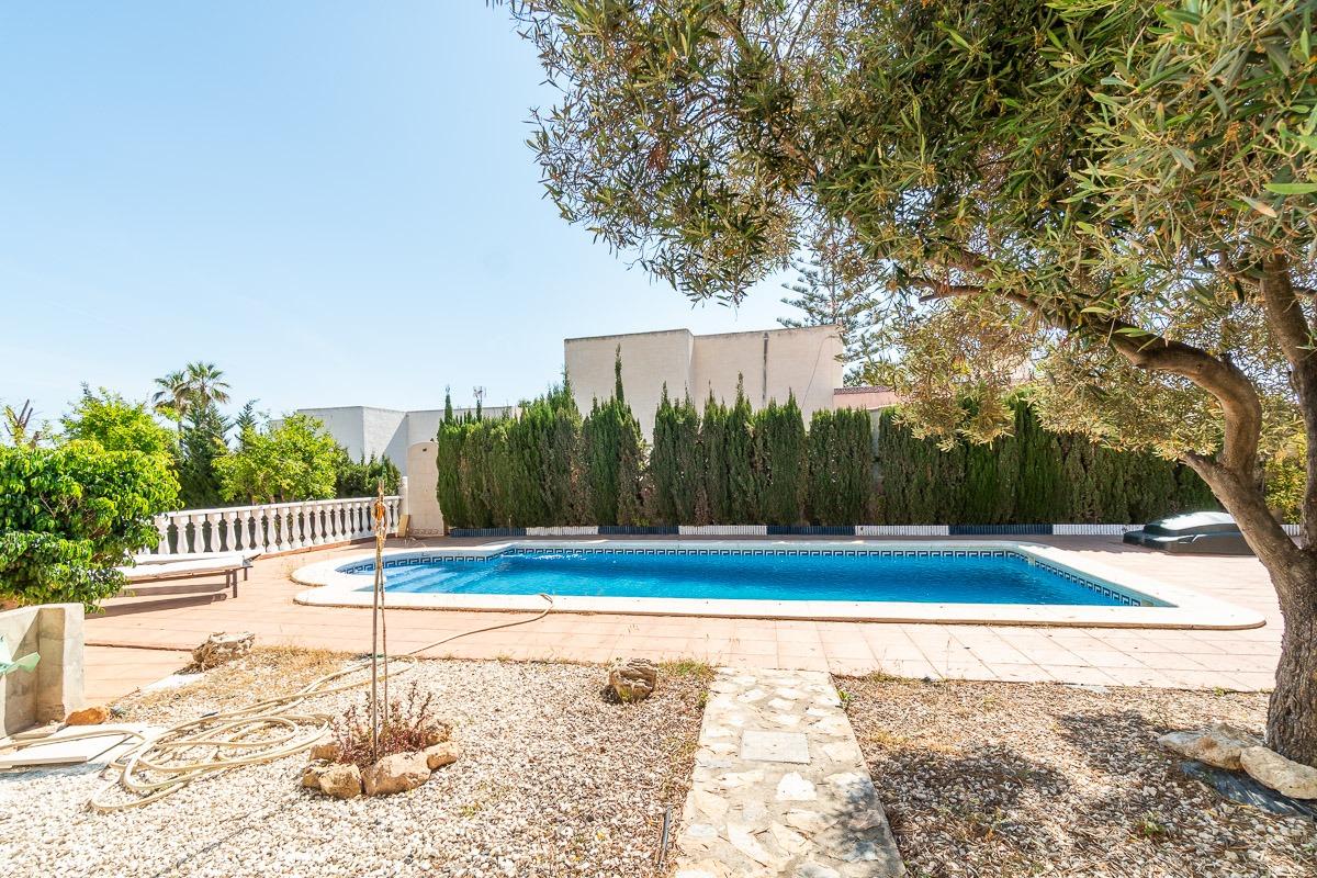 For sale - 4 Bedroom 3 Bathroom Villa in La Mata  - La Mata  - Alicante