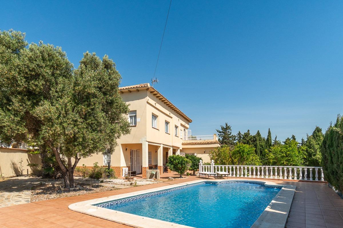 For sale - 4 Bedroom 3 Bathroom Villa in La Mata  - La Mata  - Alicante