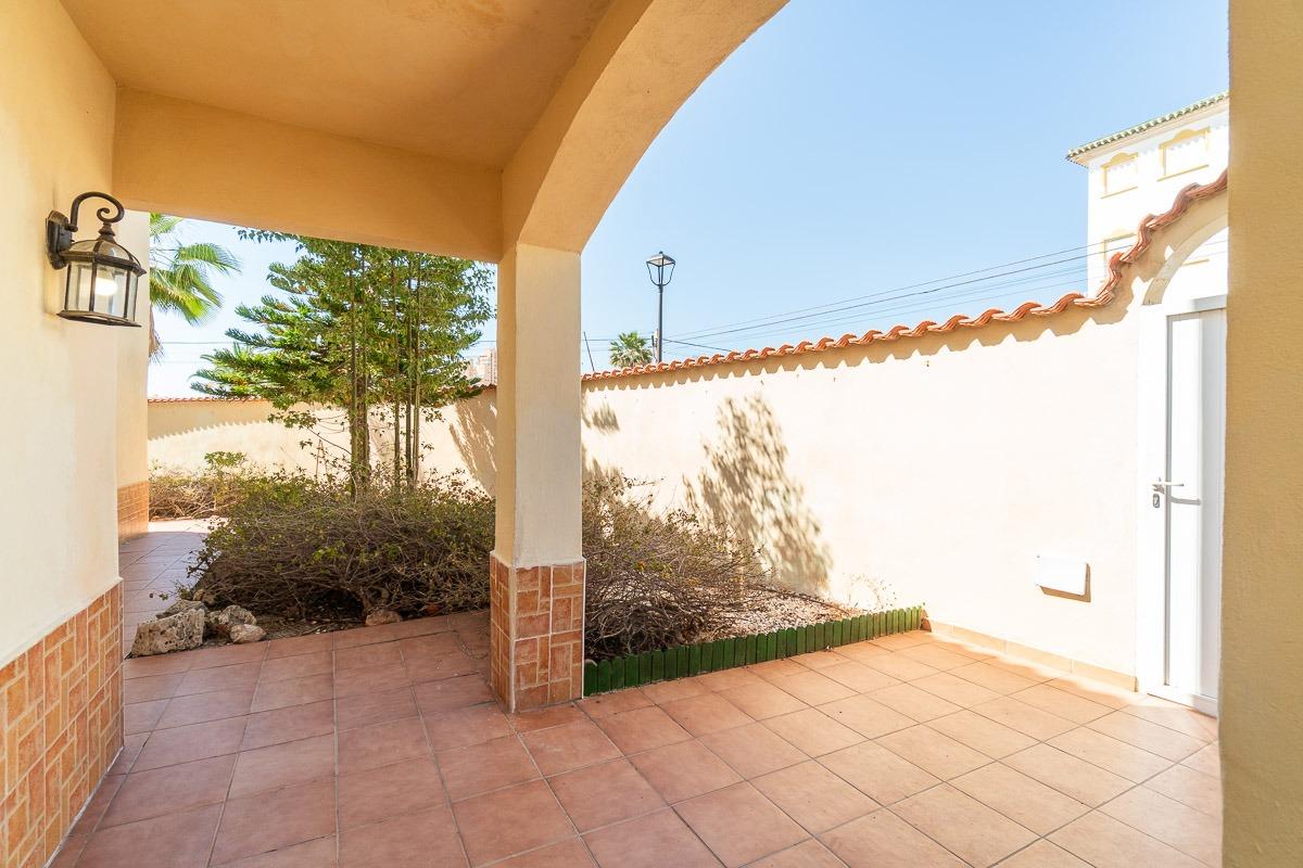 For sale - 4 Bedroom 3 Bathroom Villa in La Mata  - La Mata  - Alicante