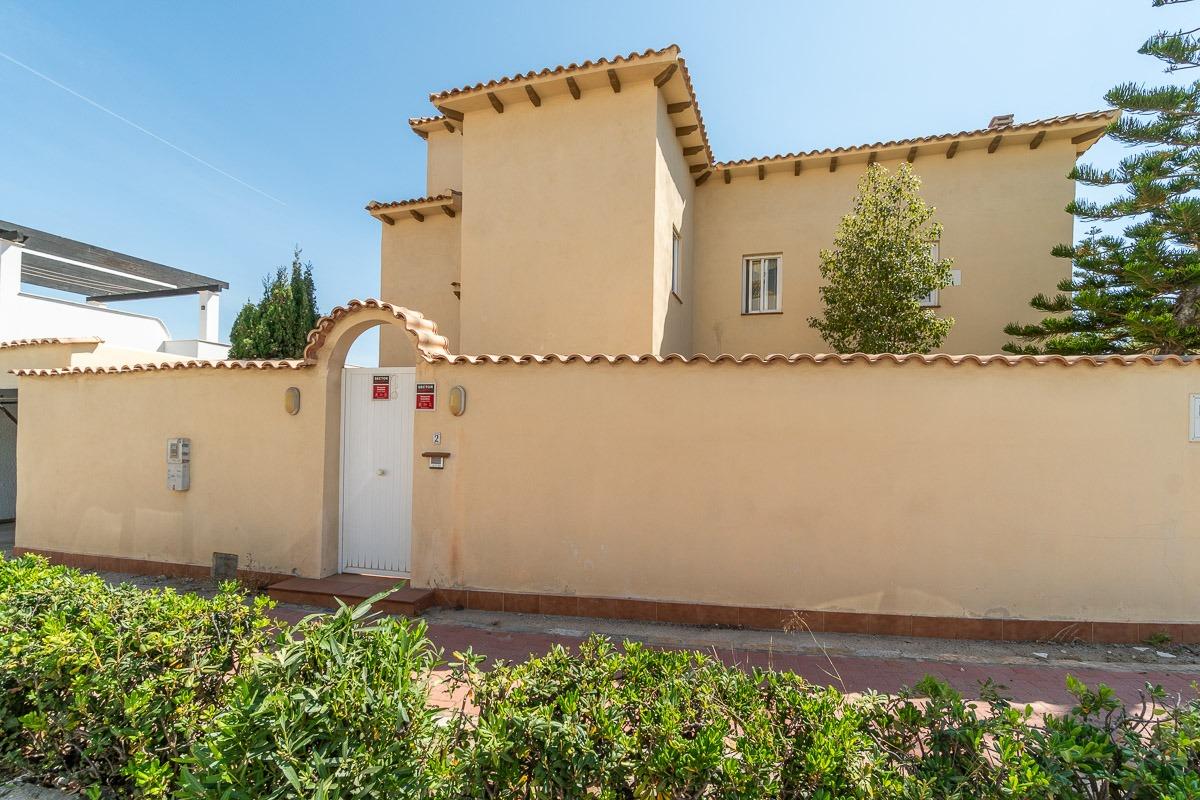 For sale - 4 Bedroom 3 Bathroom Villa in La Mata  - La Mata  - Alicante