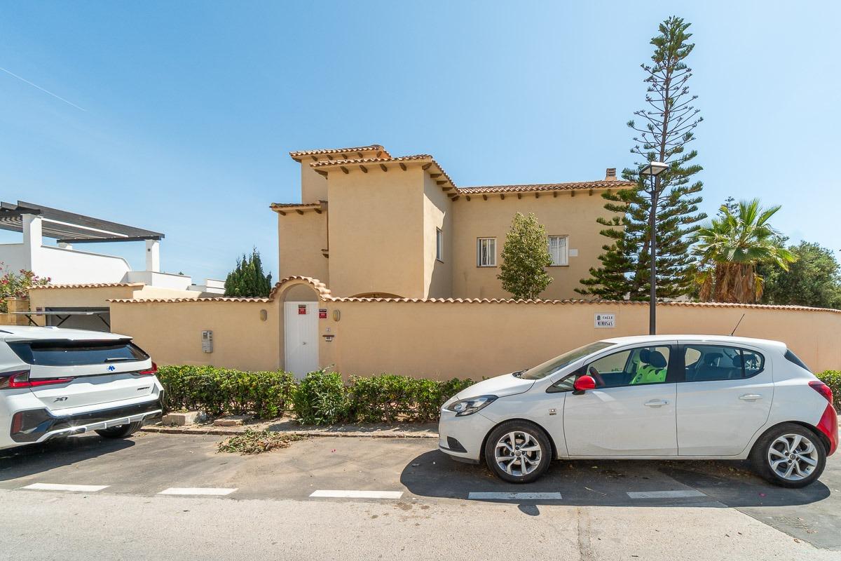 For sale - 4 Bedroom 3 Bathroom Villa in La Mata  - La Mata  - Alicante