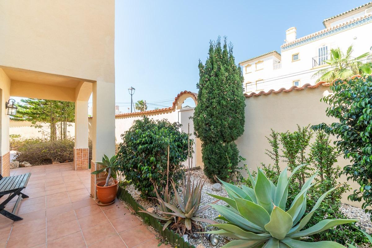 For sale - 4 Bedroom 3 Bathroom Villa in La Mata  - La Mata  - Alicante