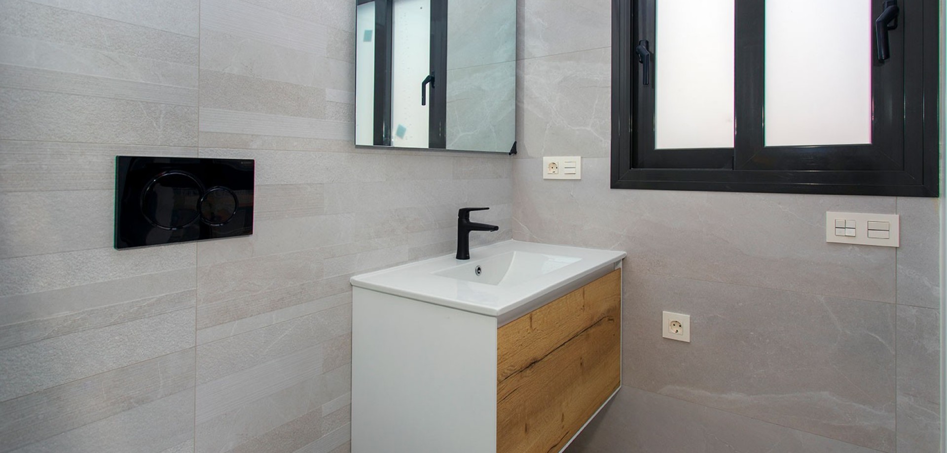 For sale - 2 Bedroom 2 Bathroom Apartment in Torrevieja - Playa del Cura  - Costa Blanca (Alicante)