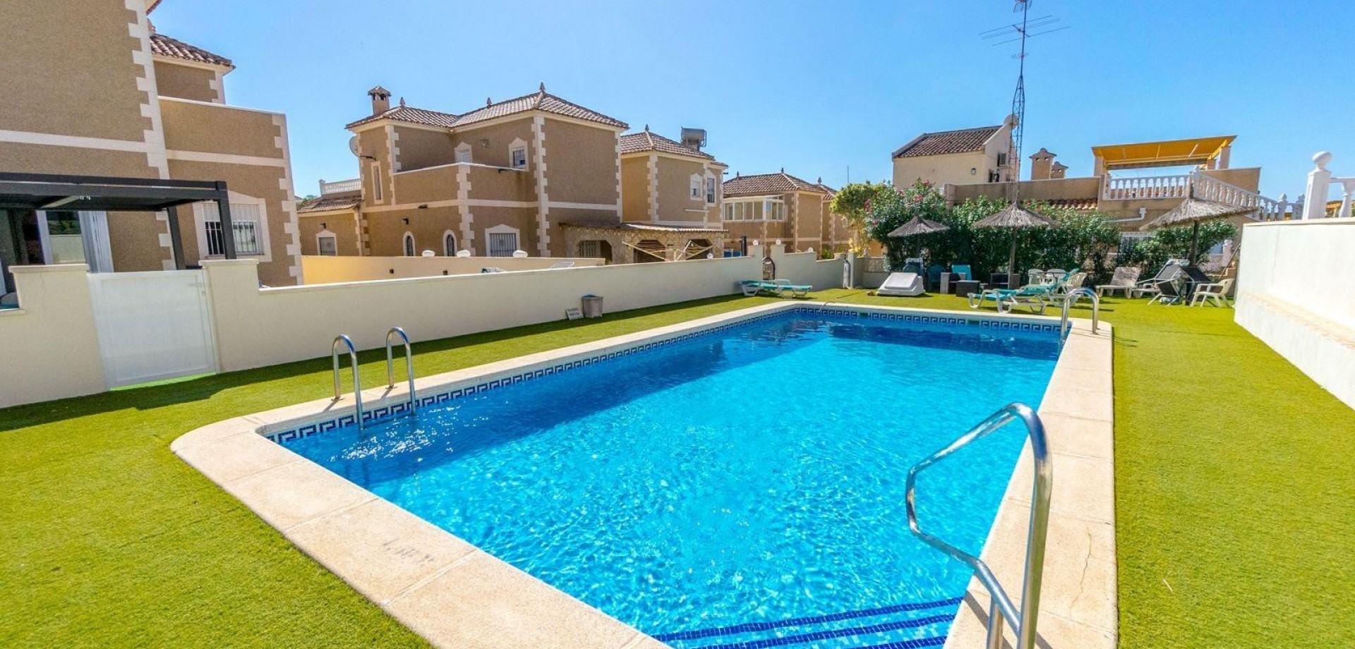 For sale - 3 Bedroom 2 Bathroom Detached Villa in Orihuela Costa - Villamartín  - Costa Blanca (Alicante)