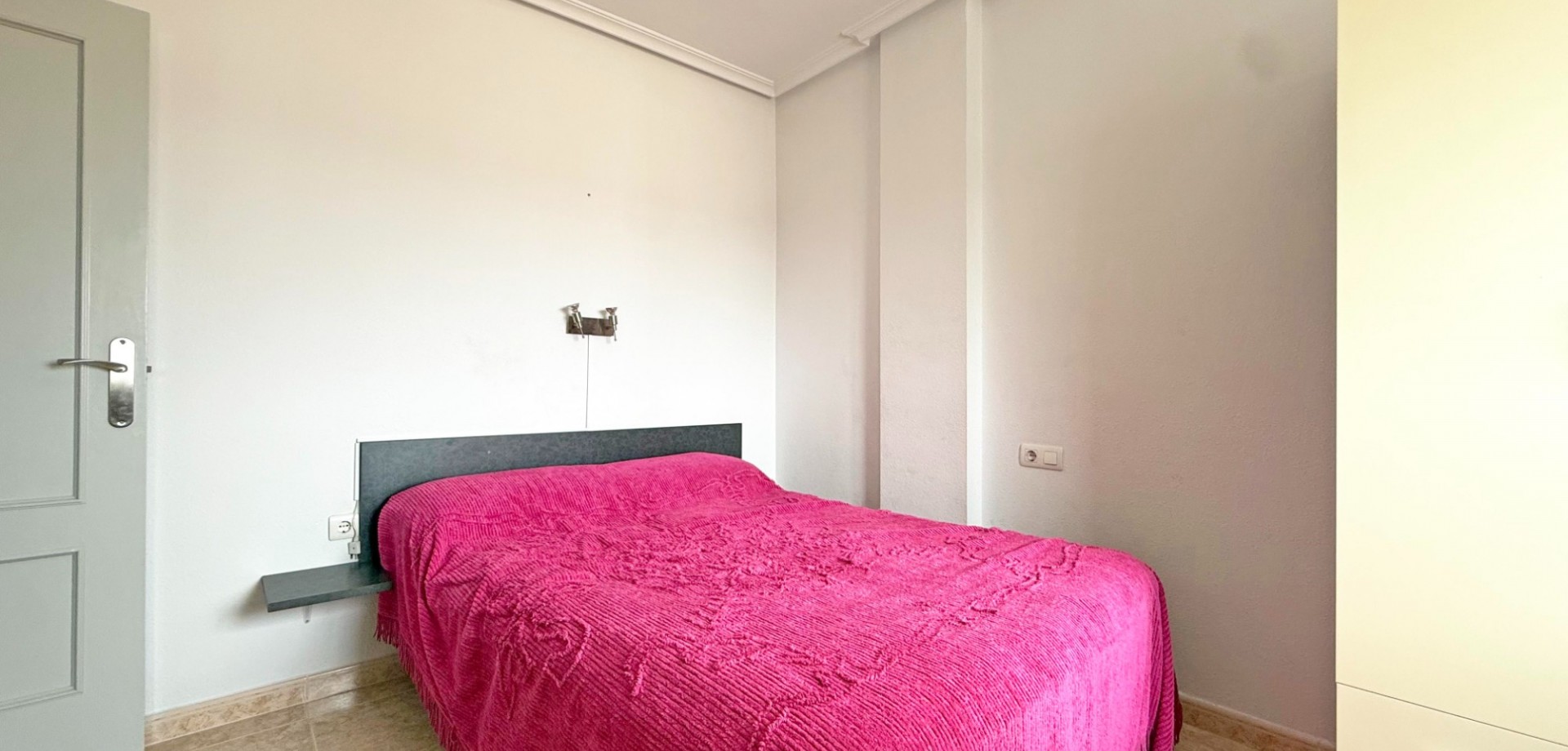 For sale - 2 Bedroom 1 Bathroom Penthouse Apartment in Torrevieja - Torrevieja  - Alicante