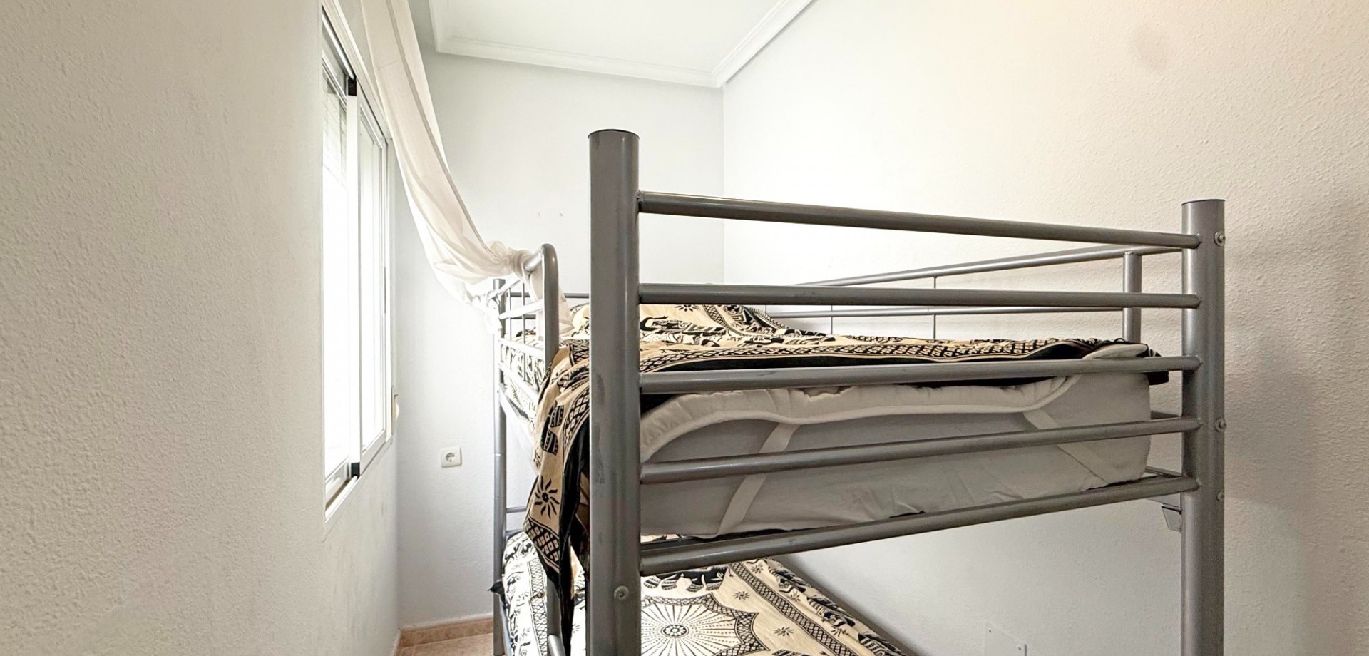 For sale - 2 Bedroom 1 Bathroom Penthouse Apartment in Torrevieja - Torrevieja  - Alicante