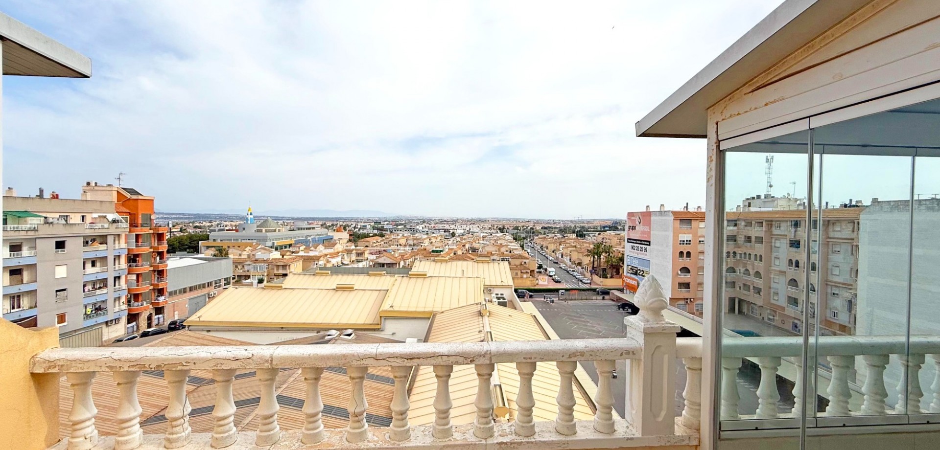 For sale - 2 Bedroom 1 Bathroom Penthouse Apartment in Torrevieja - Torrevieja  - Alicante