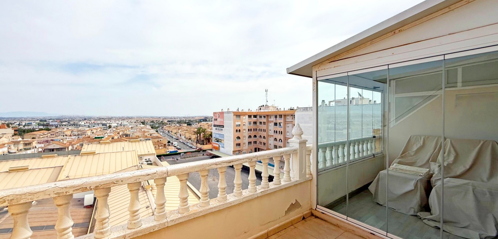 For sale - 2 Bedroom 1 Bathroom Penthouse Apartment in Torrevieja - Torrevieja  - Alicante
