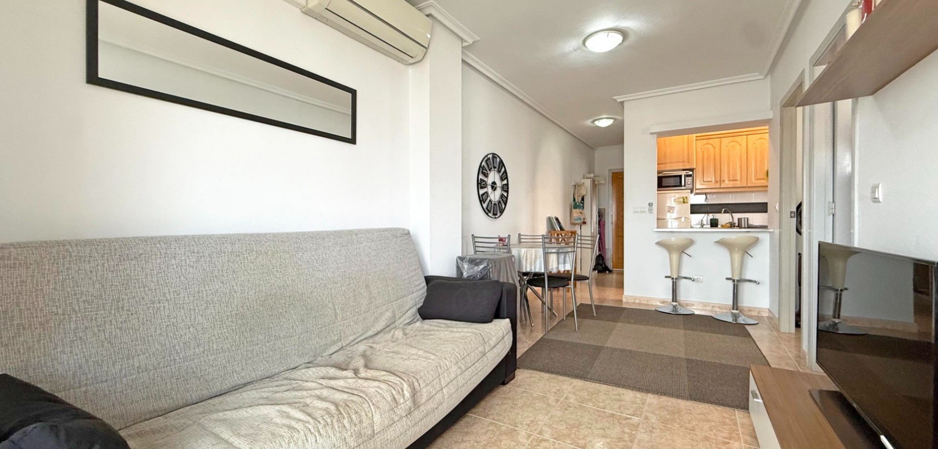 For sale - 2 Bedroom 1 Bathroom Penthouse Apartment in Torrevieja - Torrevieja  - Alicante