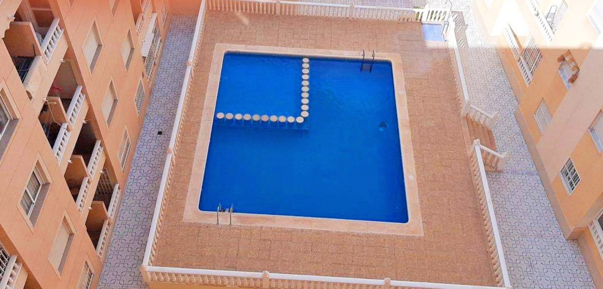 For sale - 2 Bedroom 1 Bathroom Penthouse Apartment in Torrevieja - Torrevieja  - Alicante