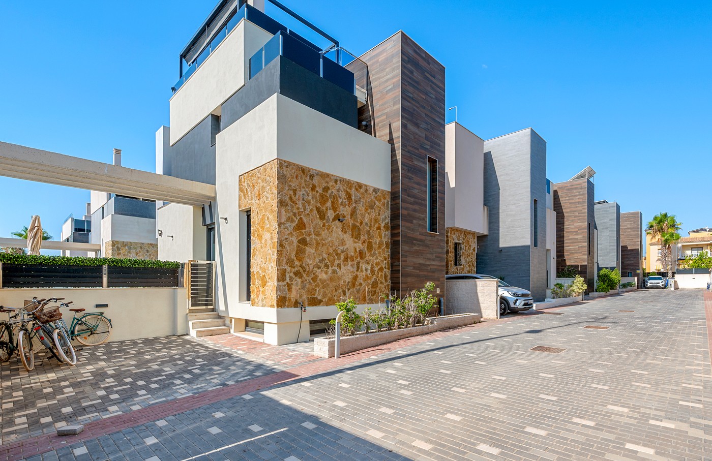 For sale - 4 Bedroom 4 Bathroom Villa in Orihuela Costa - Lomas de Cabo Roig  - Alicante