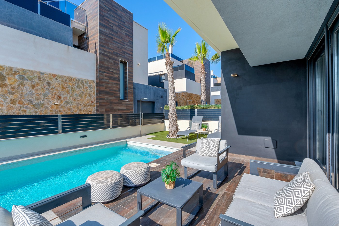 For sale - 4 Bedroom 4 Bathroom Villa in Orihuela Costa - Lomas de Cabo Roig  - Alicante