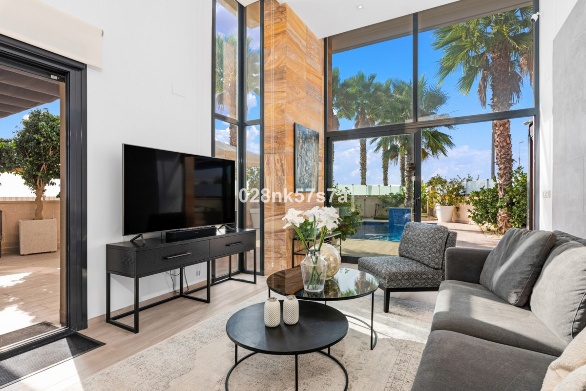 For sale - 5 Bedroom 4 Bathroom House - Detached Villa in Orihuela - Lomas de Cabo Roig  - Alicante