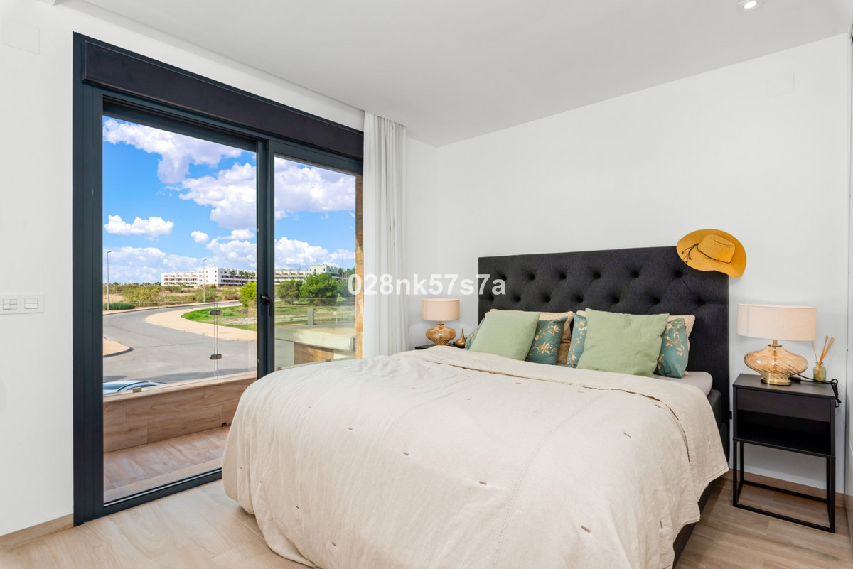 For sale - 5 Bedroom 4 Bathroom House - Detached Villa in Orihuela - Lomas de Cabo Roig  - Alicante