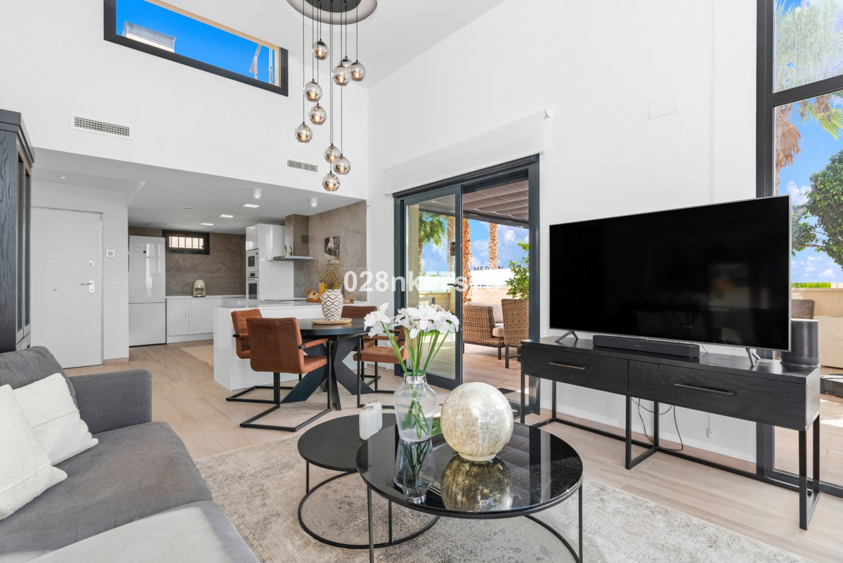 For sale - 5 Bedroom 4 Bathroom House - Detached Villa in Orihuela - Lomas de Cabo Roig  - Alicante