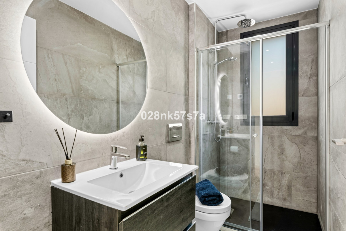 For sale - 5 Bedroom 4 Bathroom House - Detached Villa in Orihuela - Lomas de Cabo Roig  - Alicante