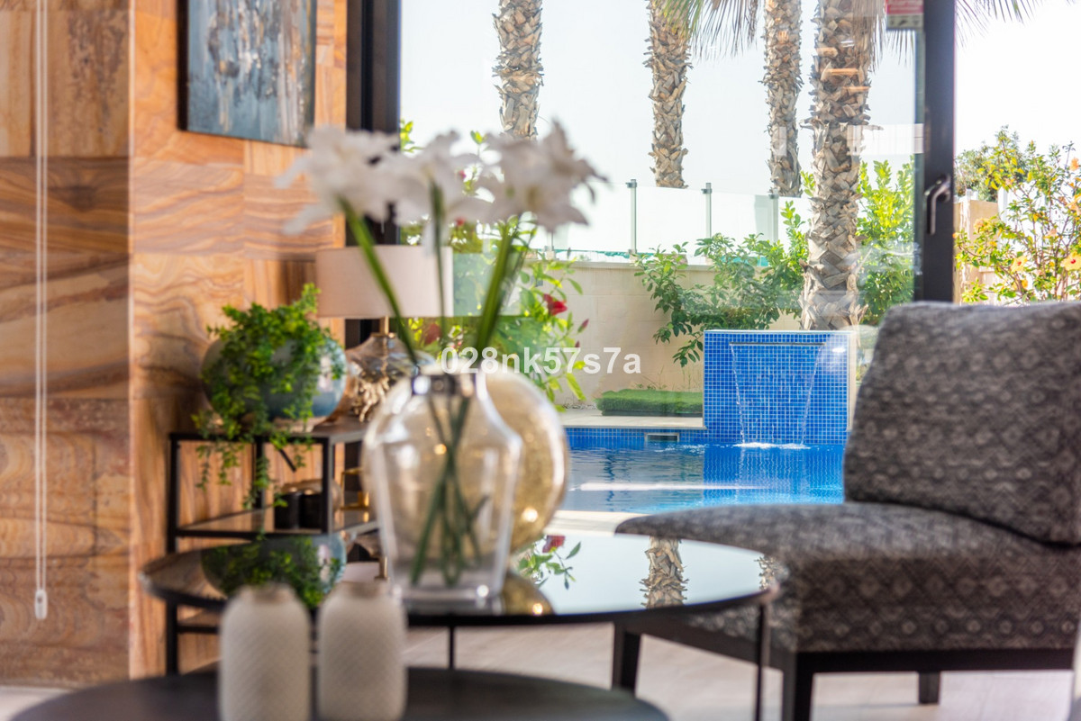 For sale - 5 Bedroom 4 Bathroom House - Detached Villa in Orihuela - Lomas de Cabo Roig  - Alicante