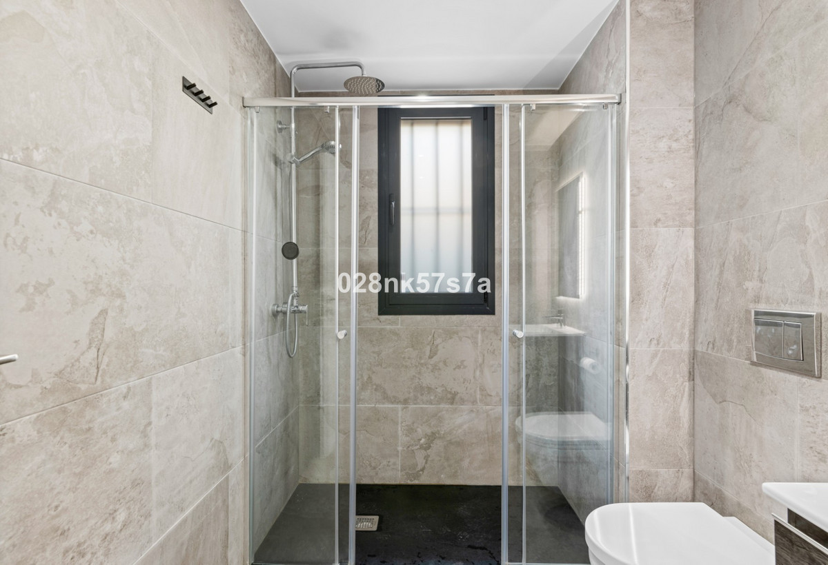 For sale - 5 Bedroom 4 Bathroom House - Detached Villa in Orihuela - Lomas de Cabo Roig  - Alicante