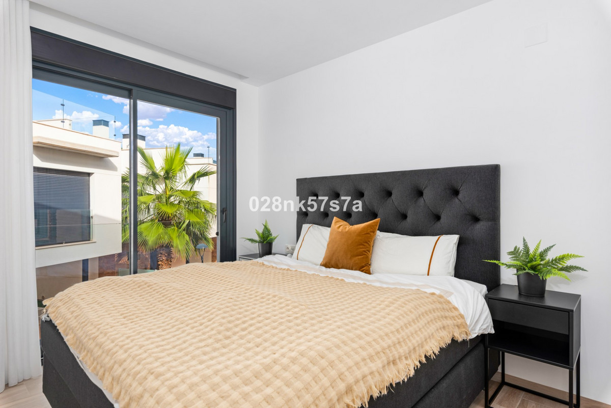 For sale - 5 Bedroom 4 Bathroom House - Detached Villa in Orihuela - Lomas de Cabo Roig  - Alicante