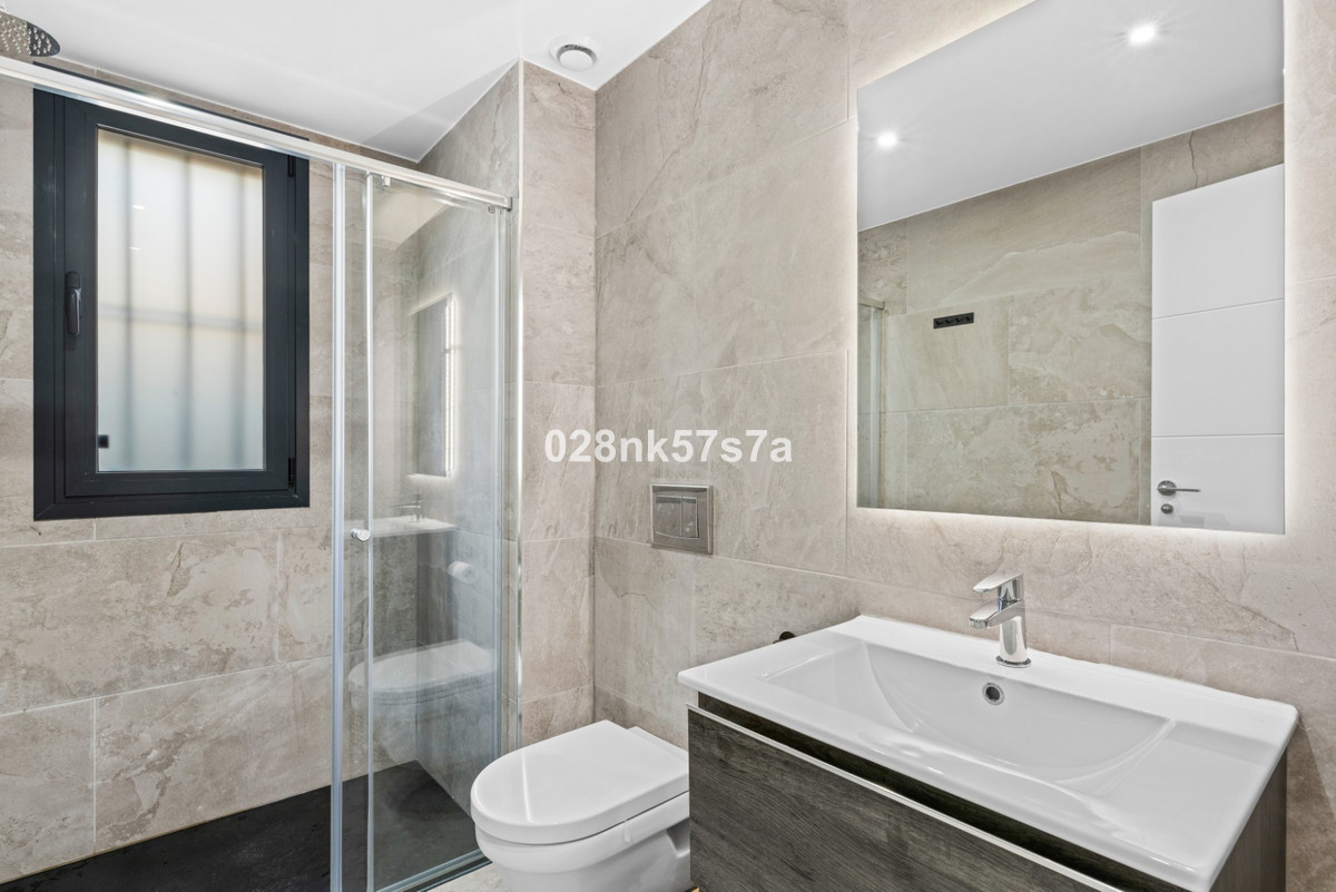 For sale - 5 Bedroom 4 Bathroom House - Detached Villa in Orihuela - Lomas de Cabo Roig  - Alicante