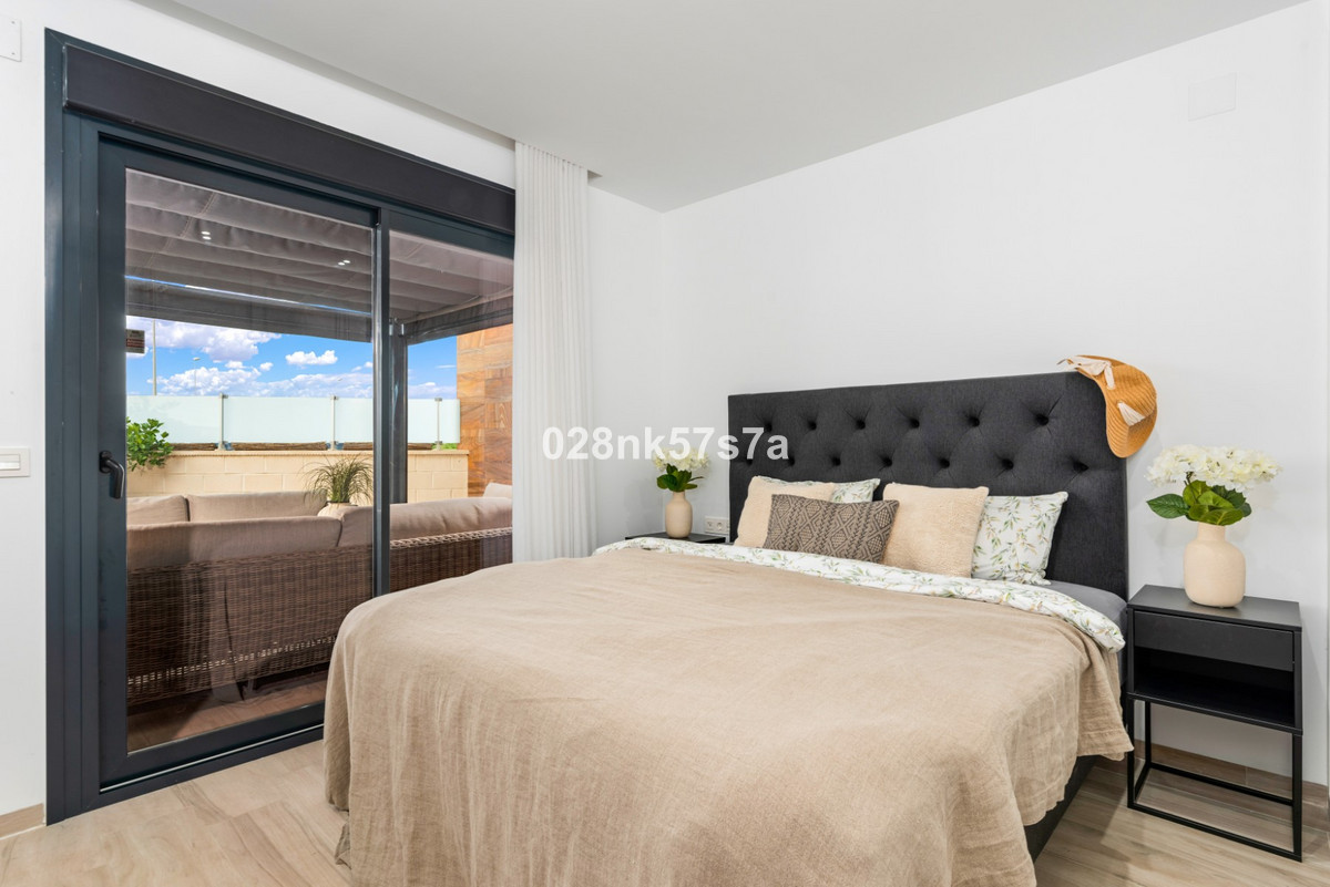 For sale - 5 Bedroom 4 Bathroom House - Detached Villa in Orihuela - Lomas de Cabo Roig  - Alicante