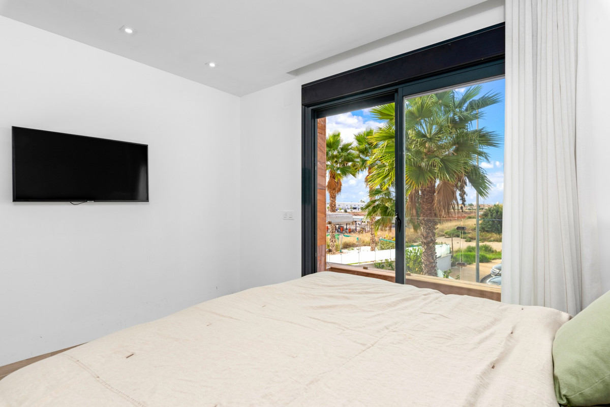 For sale - 5 Bedroom 4 Bathroom House - Detached Villa in Orihuela - Lomas de Cabo Roig  - Alicante