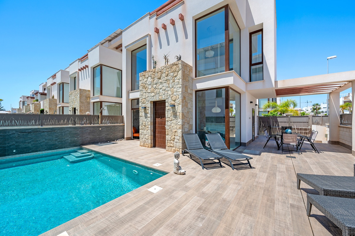 For sale - 3 Bedroom 3 Bathroom Detached House in Ciudad Quesada - Ciudad Quesada  - Alicante