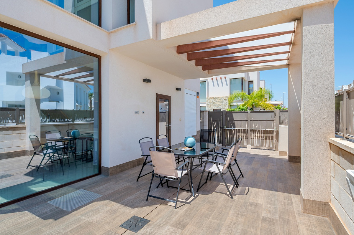 For sale - 3 Bedroom 3 Bathroom Detached House in Ciudad Quesada - Ciudad Quesada  - Alicante